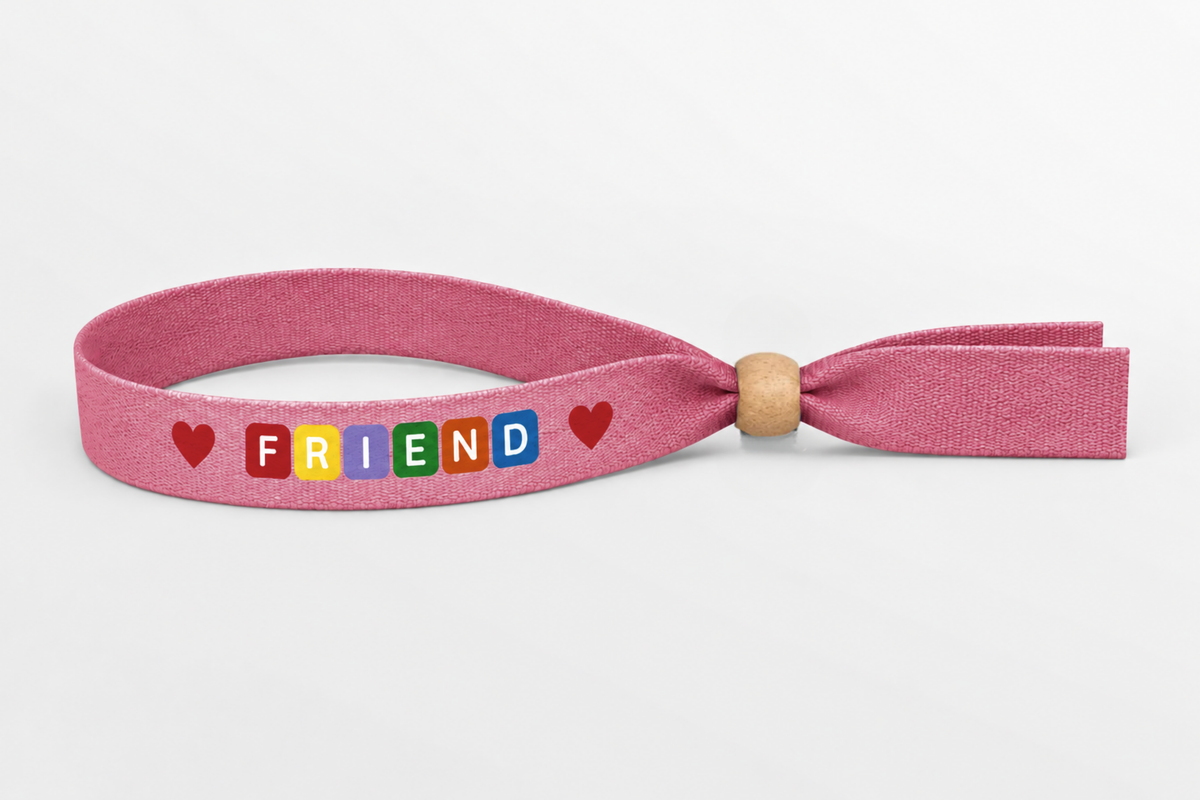 Pulsera de tela de bambú rosa con impresión a color y cierre de madera
