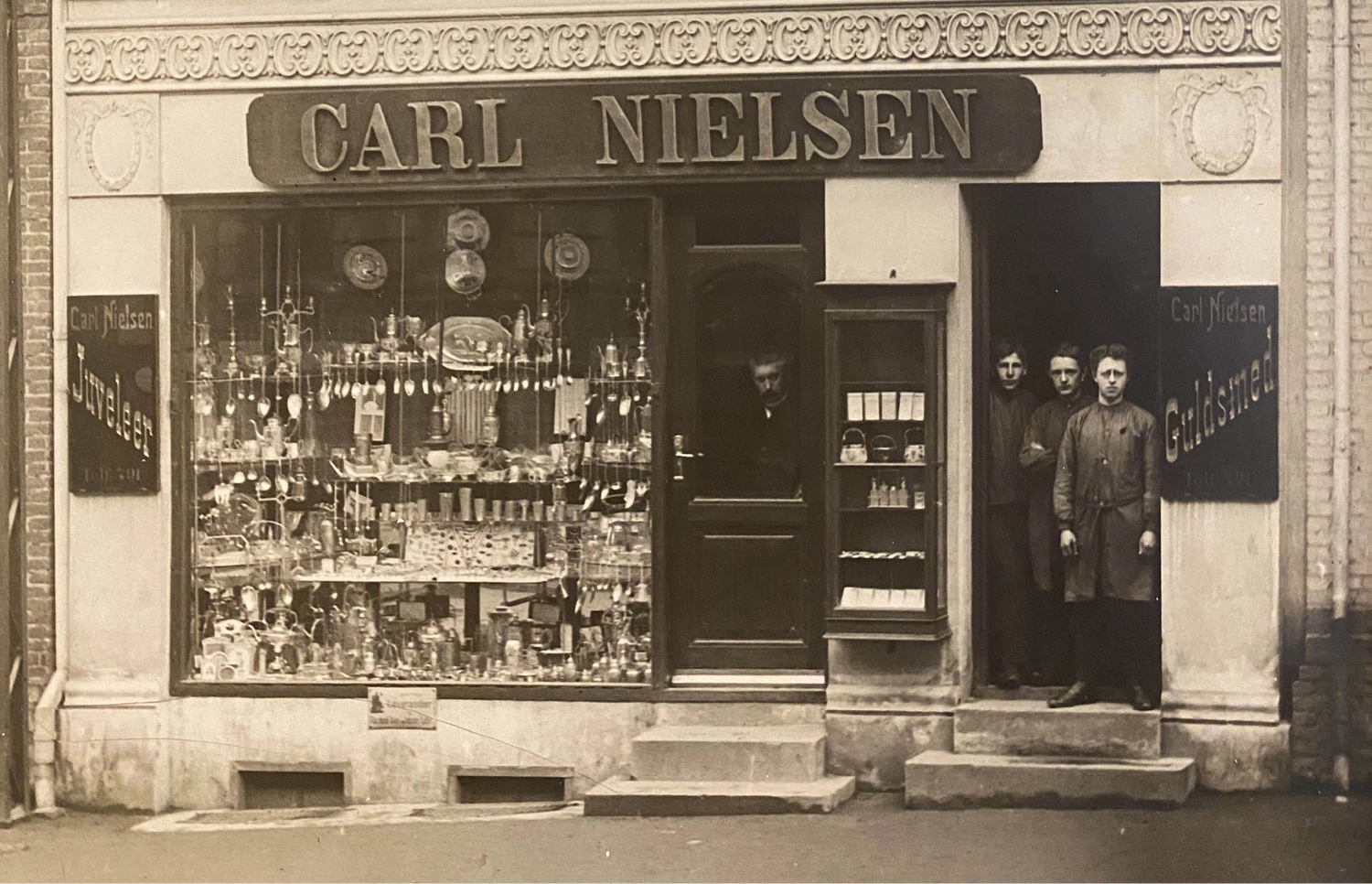 Expositor de tienda Carl Nielsen de JM Band®.