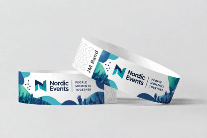 Dos pulseras de papel con logotipo de evento azul y verde a todo color