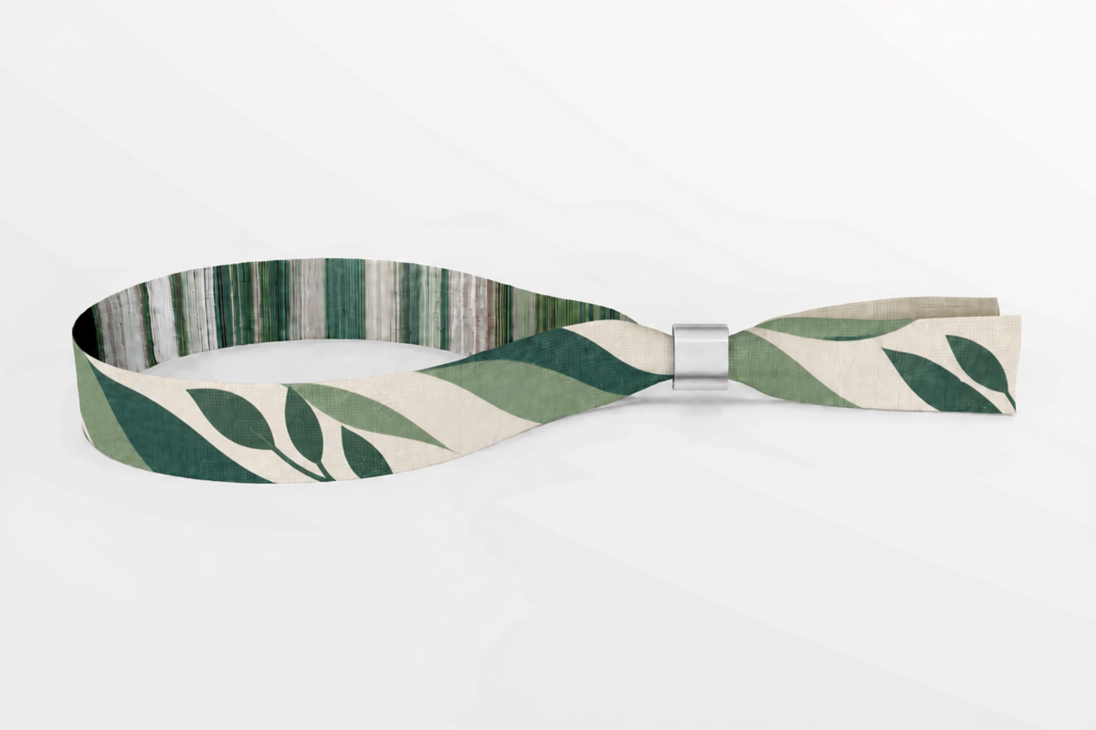Pulsera tejida beige con estampado de hojas verdes
